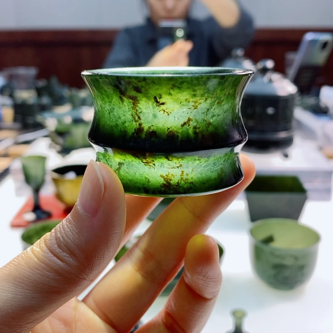 未镶嵌和田玉摆件微瑕