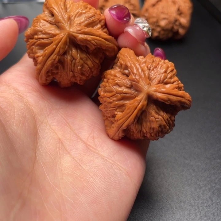 j***y文玩核桃吊坠白狮子