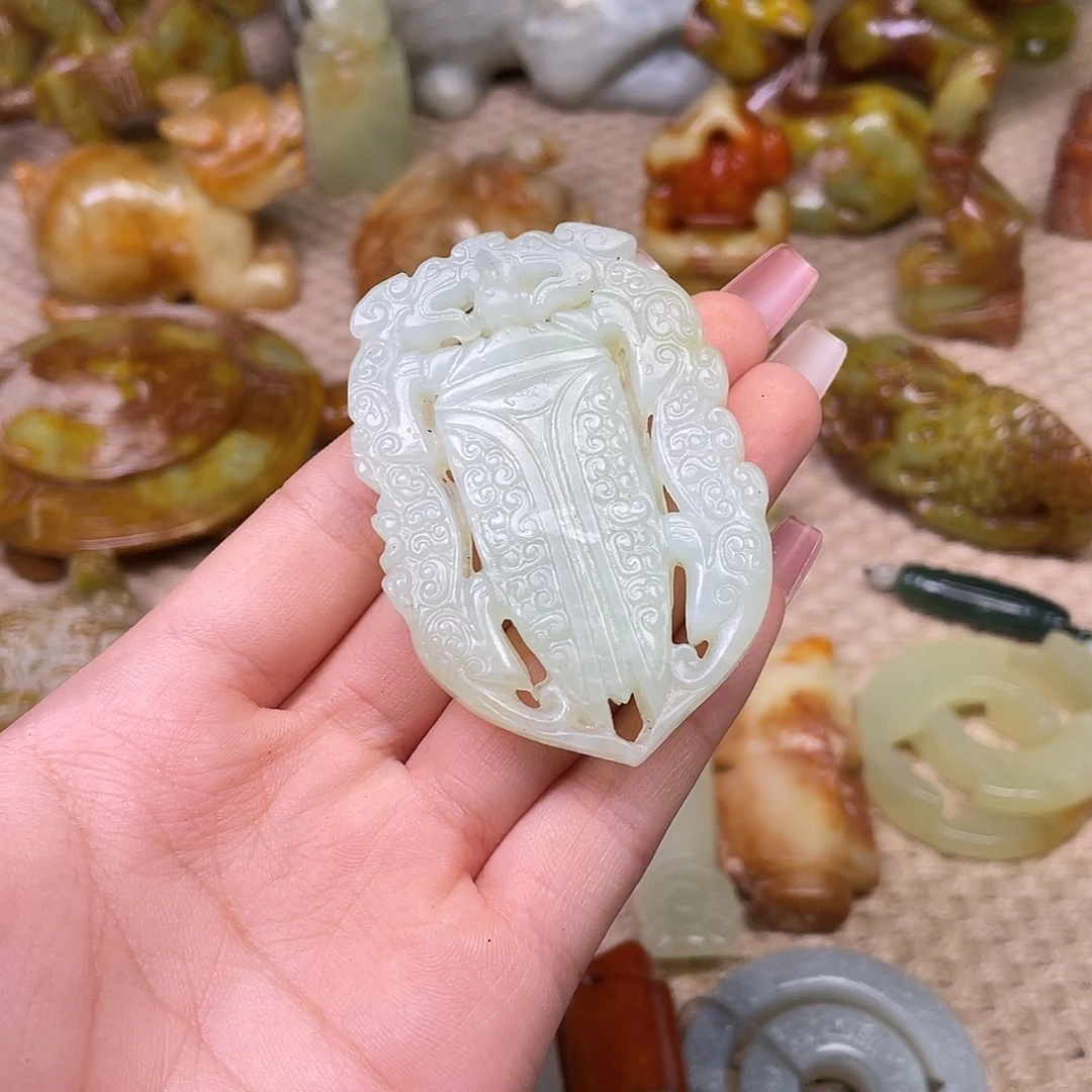蛇纹石玉未镶嵌颈饰