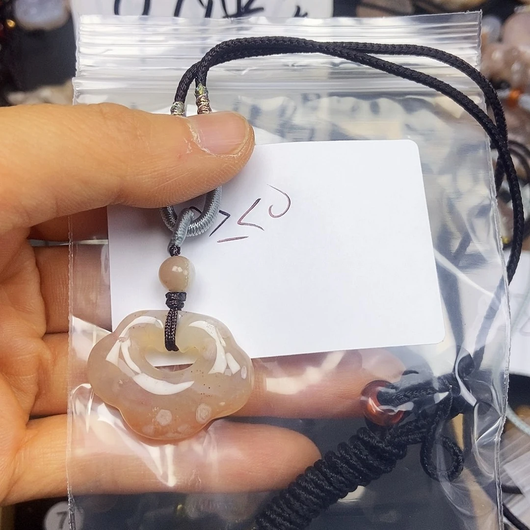 石英质玉颈饰未镶嵌o***o