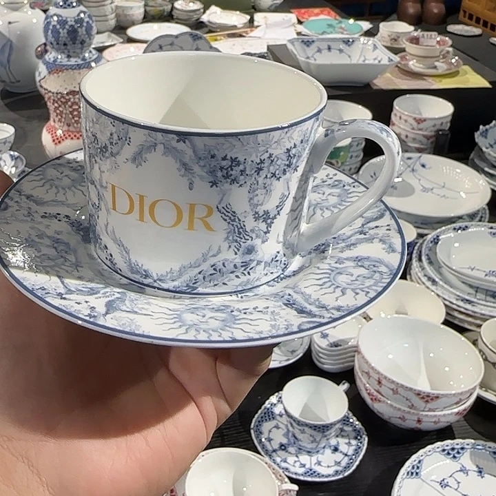 草***司蓝色一套白老虎一套