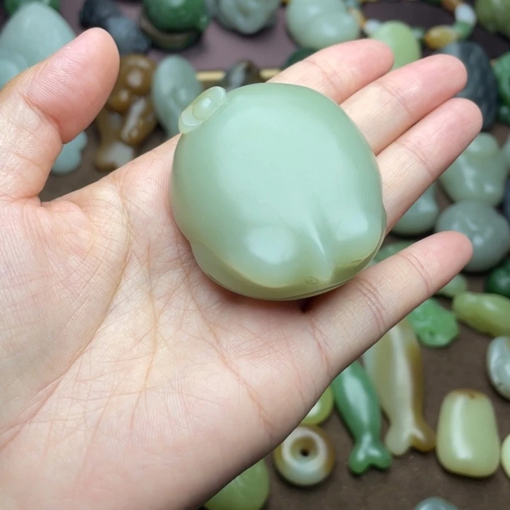 【闪购商品】颈饰未镶嵌和田玉青*