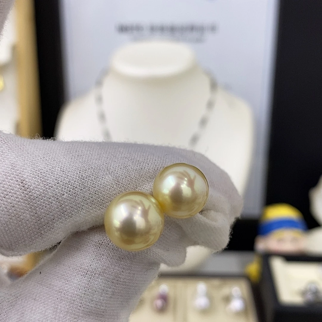 海水珍珠耳饰18K金镶嵌孙**意