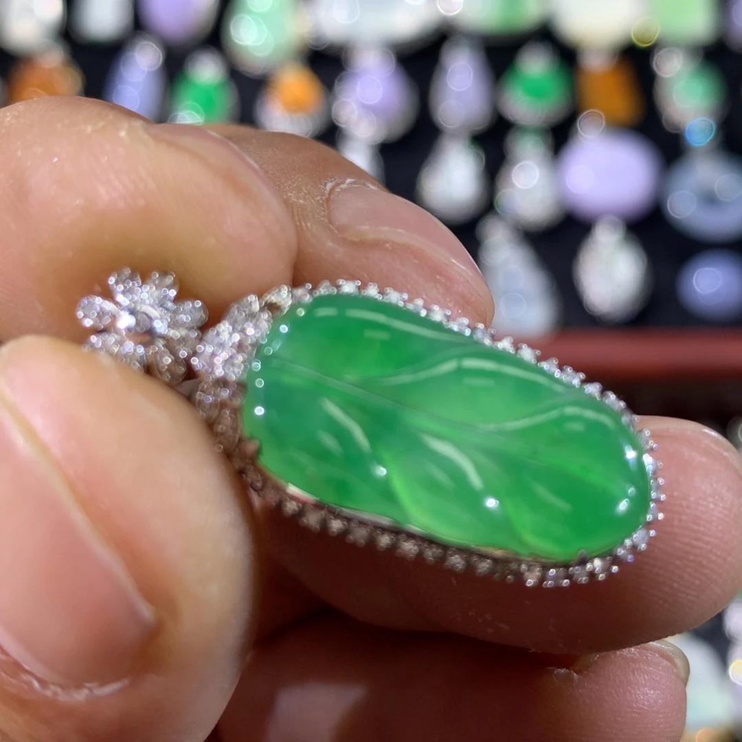 翡翠18K金镶嵌颈饰