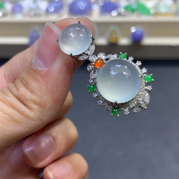 翡翠颈饰18K金镶嵌翡翠