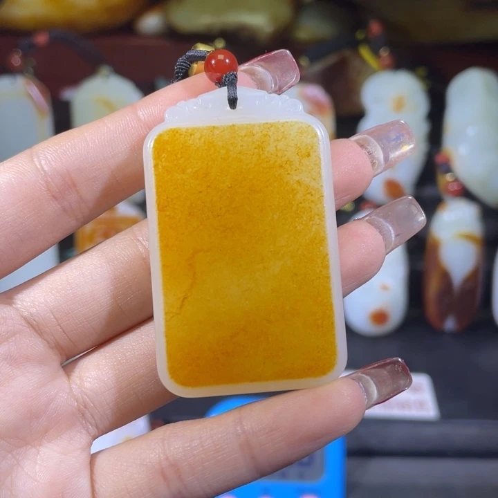 和田玉挂件未镶嵌過*。