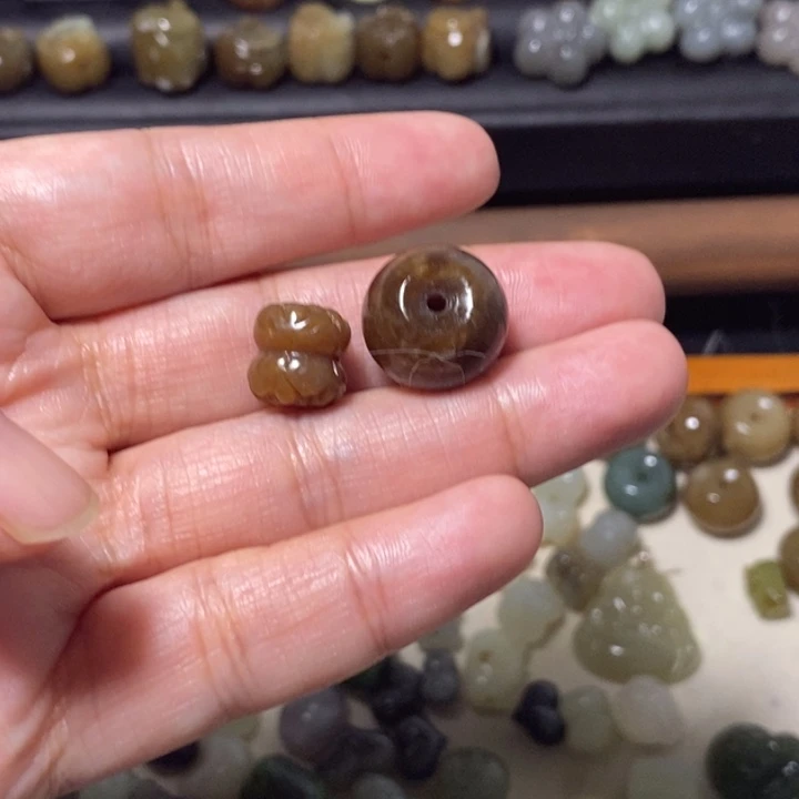 请***人和田玉未镶嵌手链微瑕