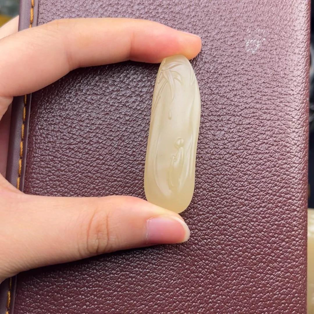 初***哥石英质玉吊坠未镶嵌