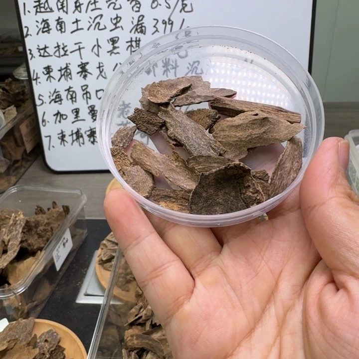 海南包头碎料6克。