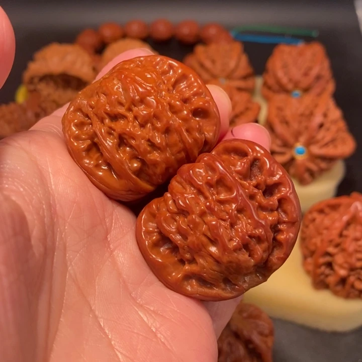 拥***护猴头核桃吊坠工艺核桃