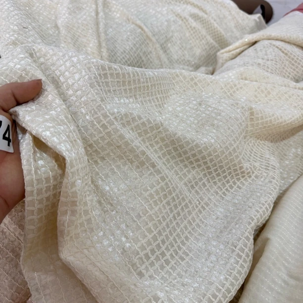 74 重磅厚软亮片金丝绒立体提花刺绣面料3米价