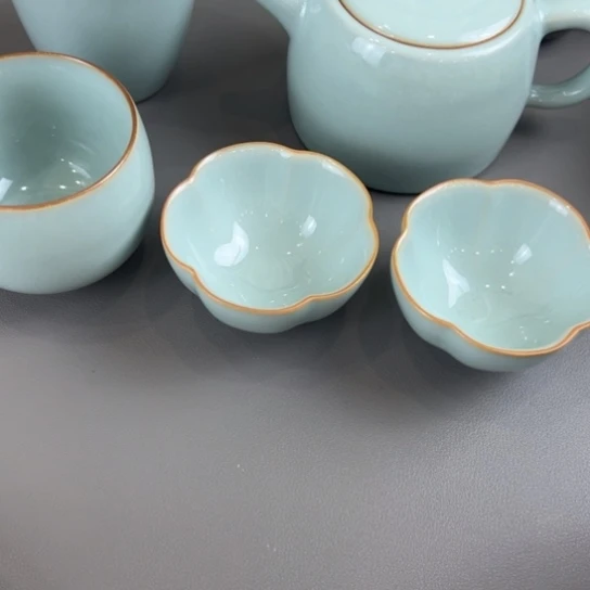 鞠***宝瓷片纯手工制作工艺制作微瑕不带礼盒，