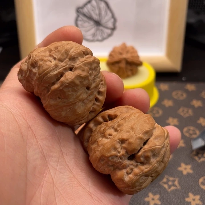 核桃蛤蟆头文玩核桃