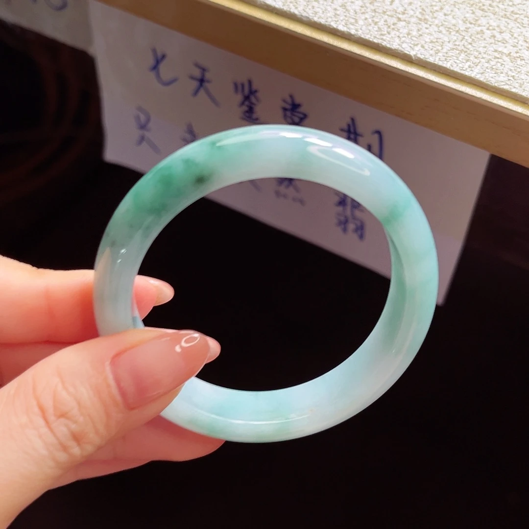 翡翠手镯未镶嵌手镯