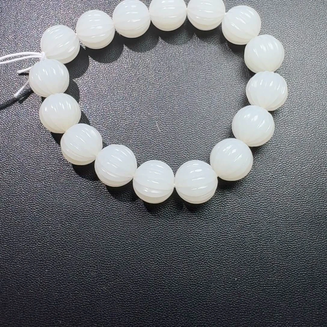 亚***C和田玉未镶嵌摆件