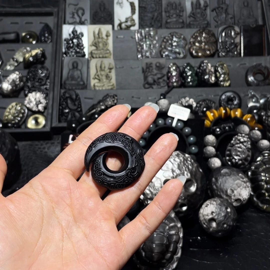 小***罗黑曜岩未镶嵌珠宝奇石