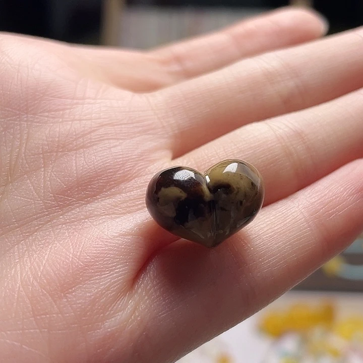 蜜蜡未镶嵌裸石爱心