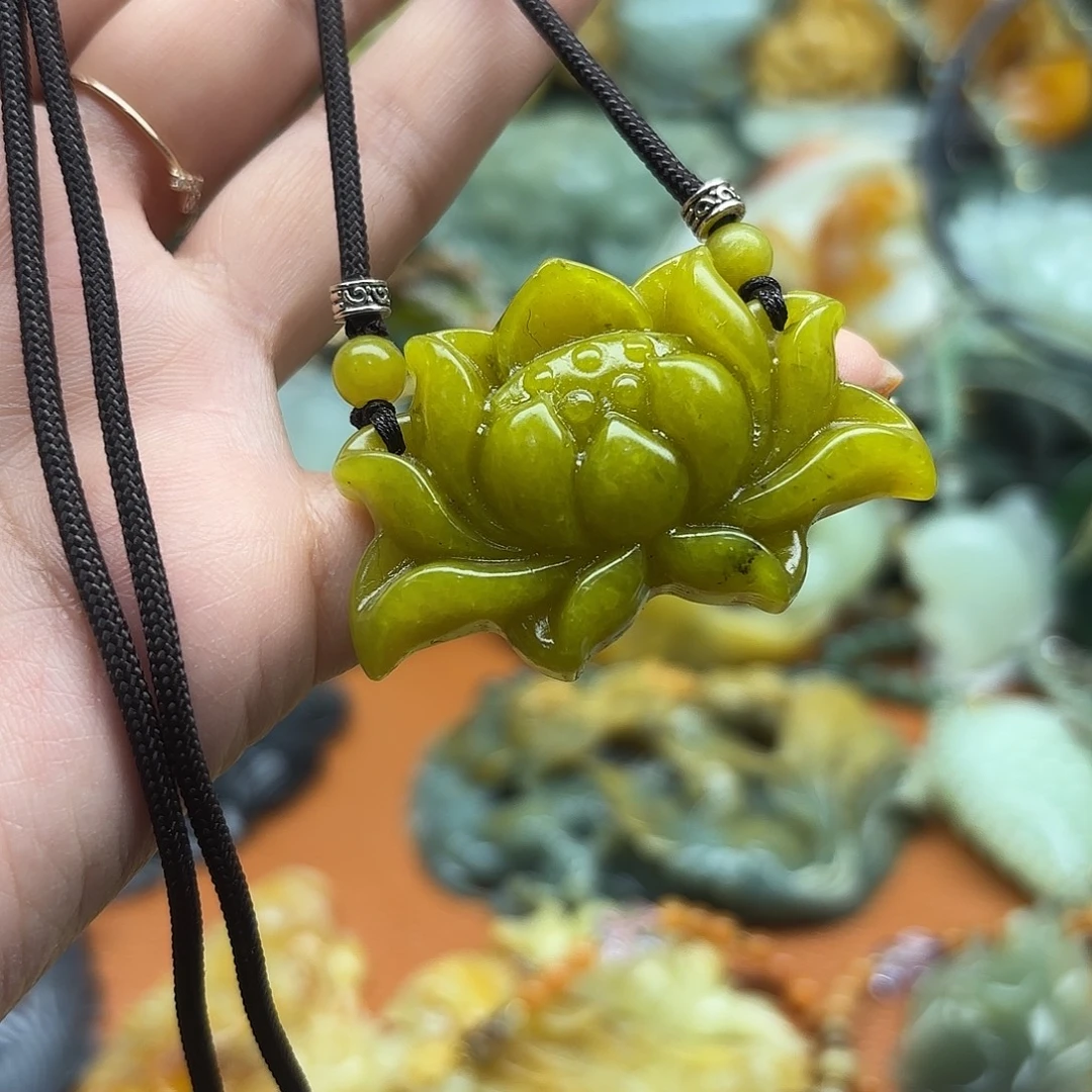 蛇纹石玉未镶嵌吊坠