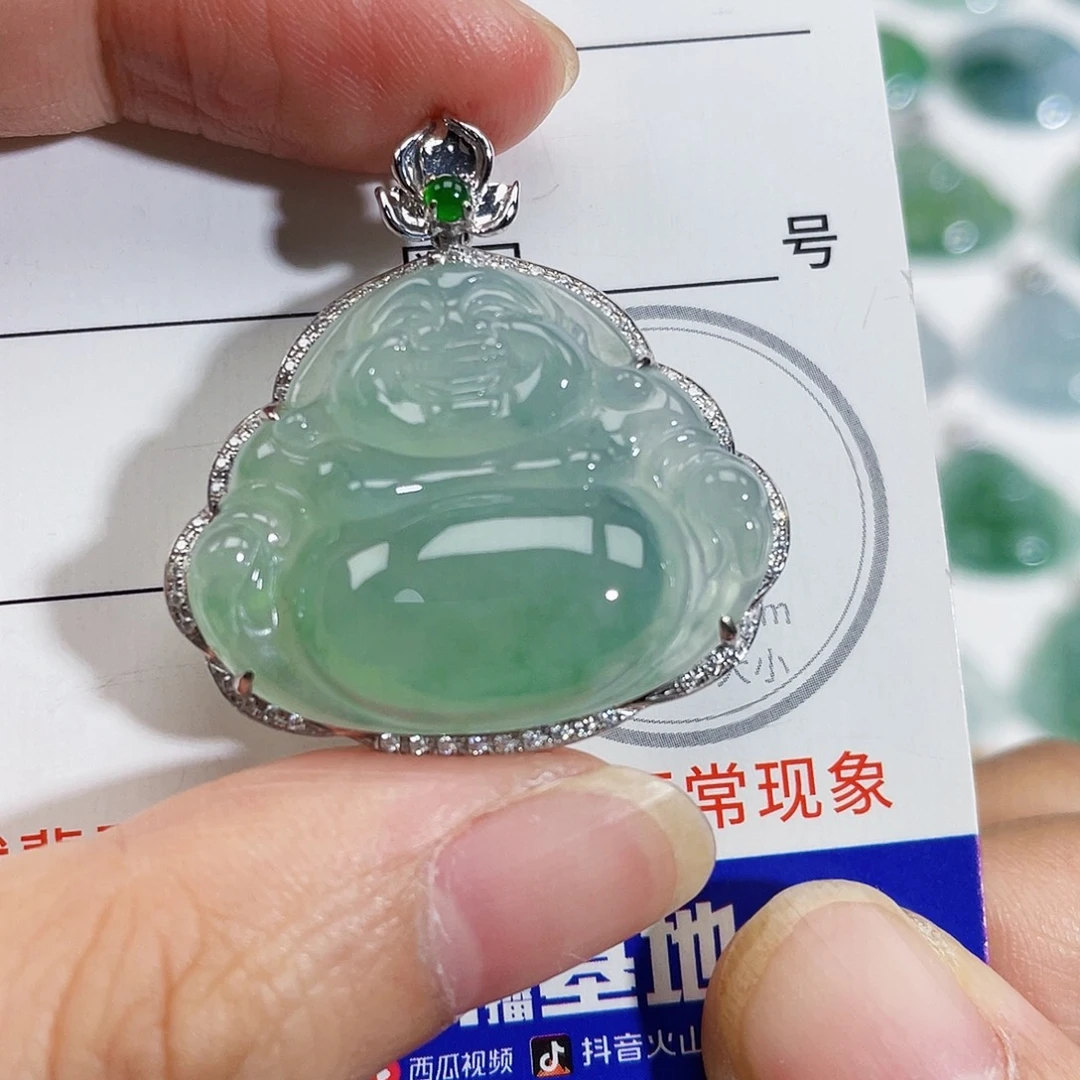 翡翠18K金镶嵌颈饰吊坠