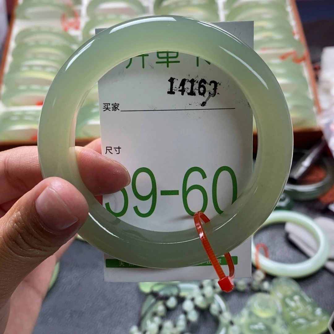 蛇纹石玉未镶嵌手镯轻****妆