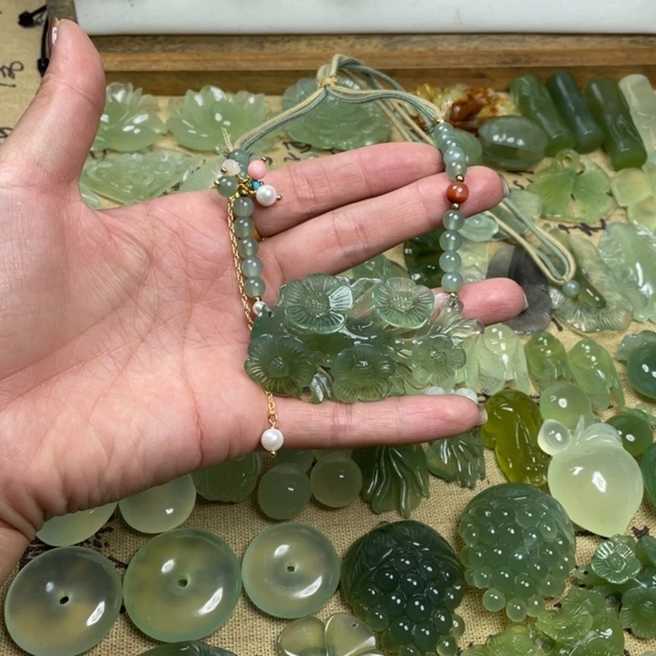 蛇纹石玉合金颈饰