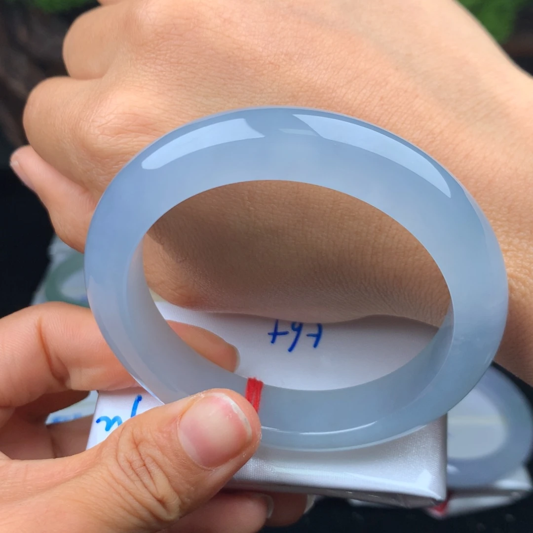 翡翠手镯未镶嵌手镯