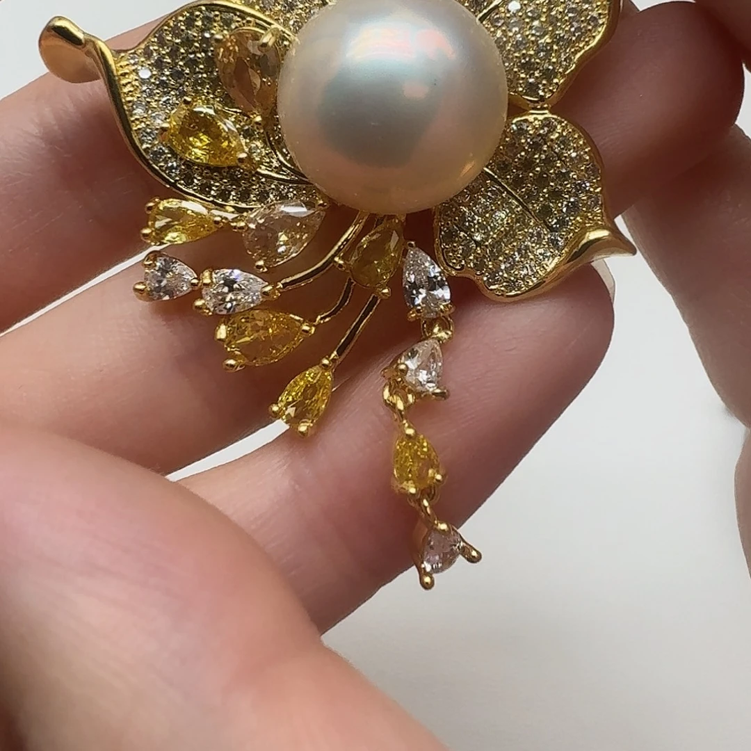 未镶嵌拼合珍珠（马贝珠）胸针