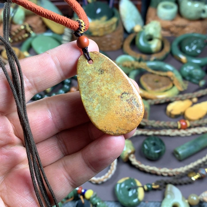吊坠(赠链)未镶嵌岫岩河磨玉（透闪石质玉）