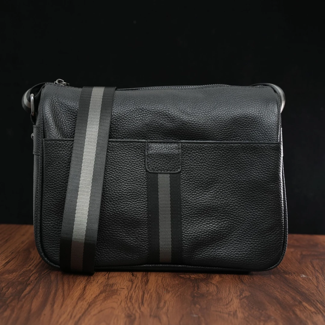 新款2025真皮潮流通勤休闲百搭单肩斜挎包头层牛皮公文包男士包包