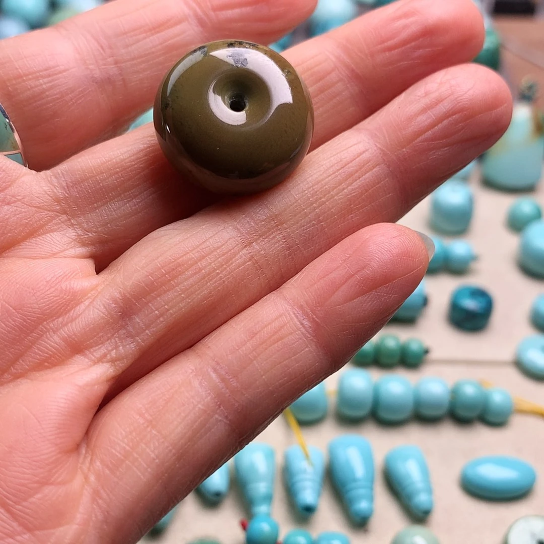 绿松石未镶嵌颈饰