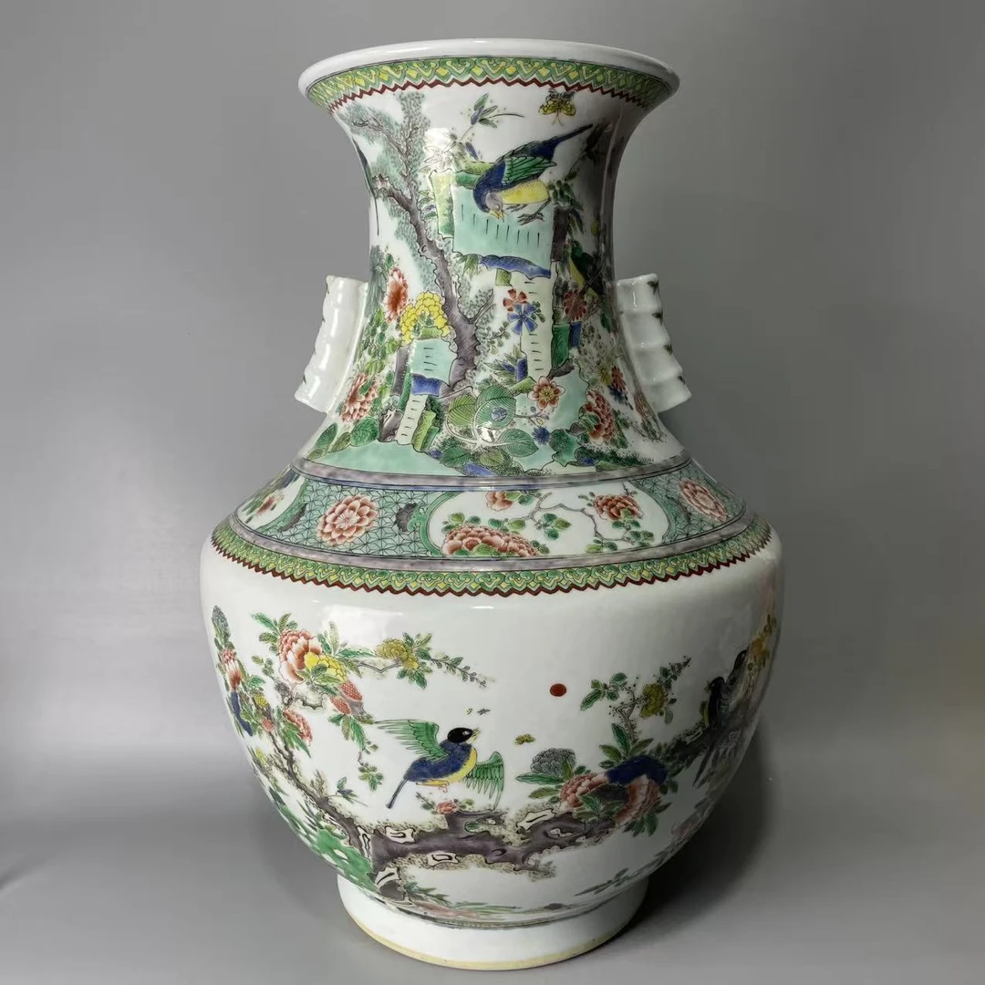 五彩花鸟贯耳尊一个