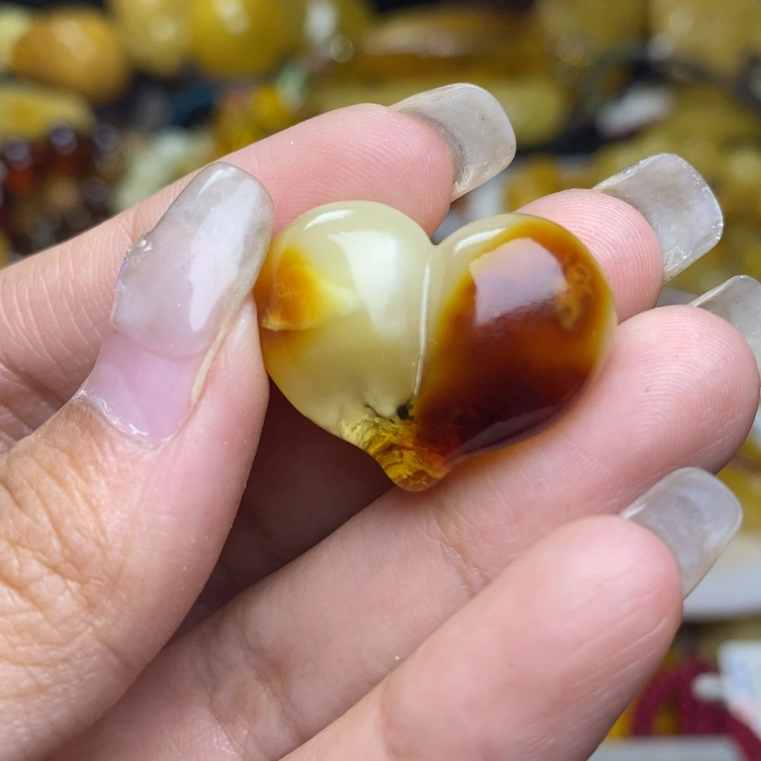 未镶嵌琥珀珠宝奇石
