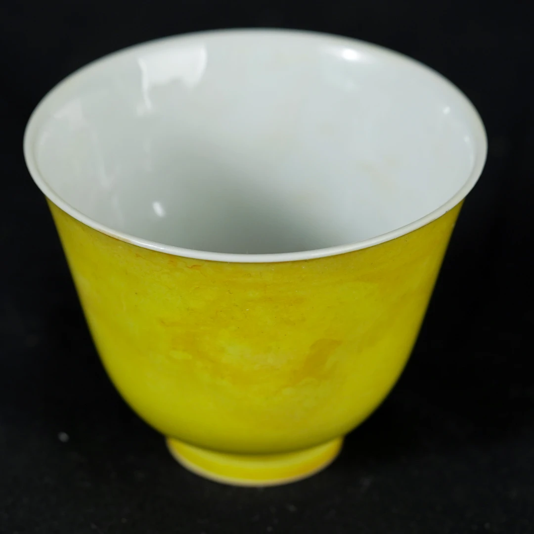 大明成化水模印龙纹黄釉杯BZYDM00917