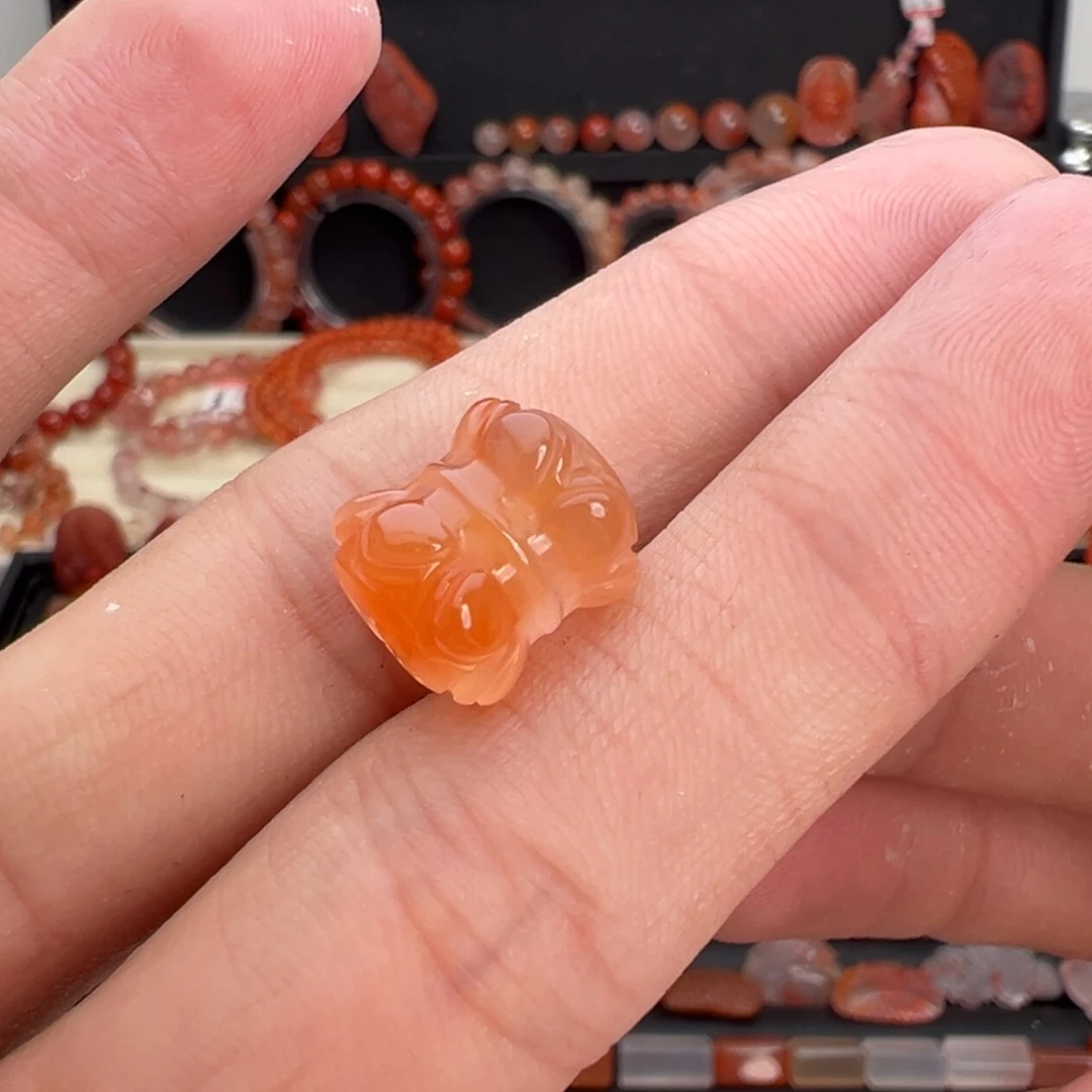 南红玛瑙钛钢颈饰并蒂莲