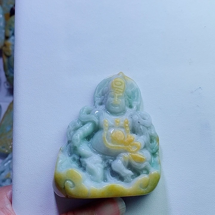翡翠未镶嵌颈饰黄财