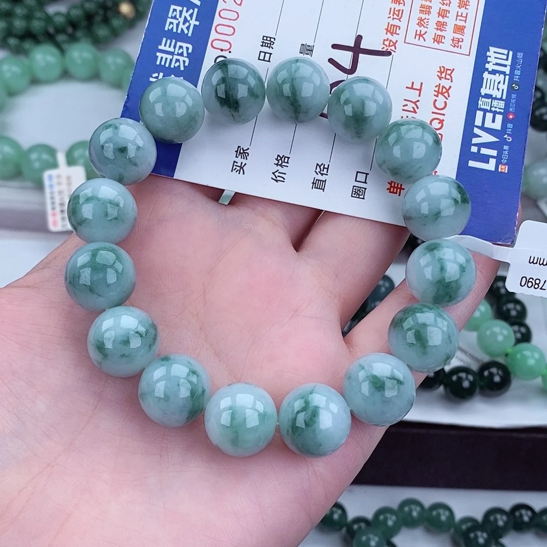 谢***涛翡翠未镶嵌毛衣链