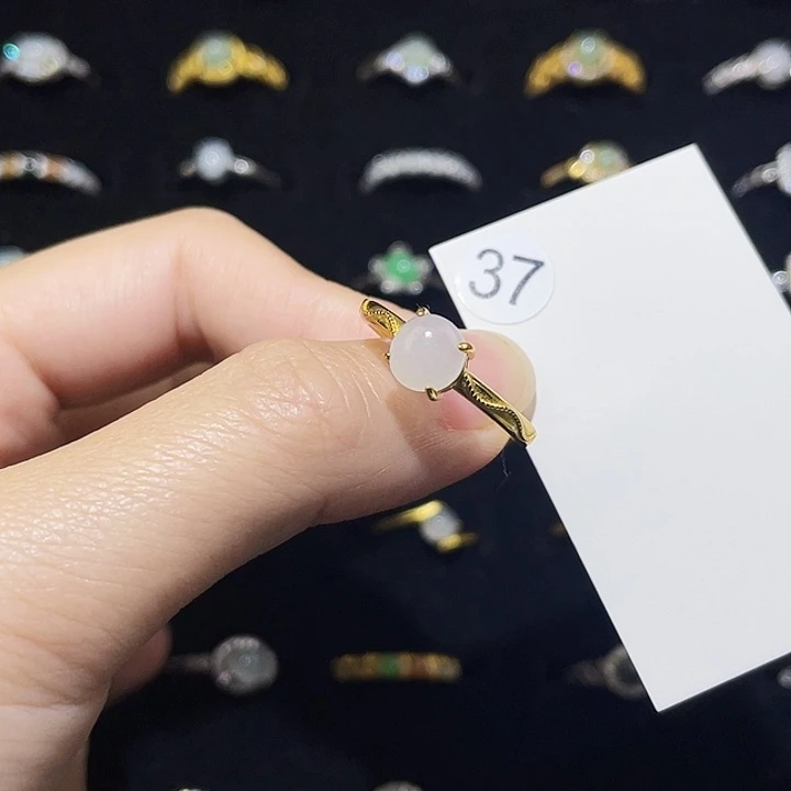 翡翠未镶嵌颈饰戒指