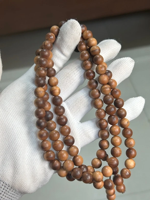 8MM黑肉老山檀香微瑕