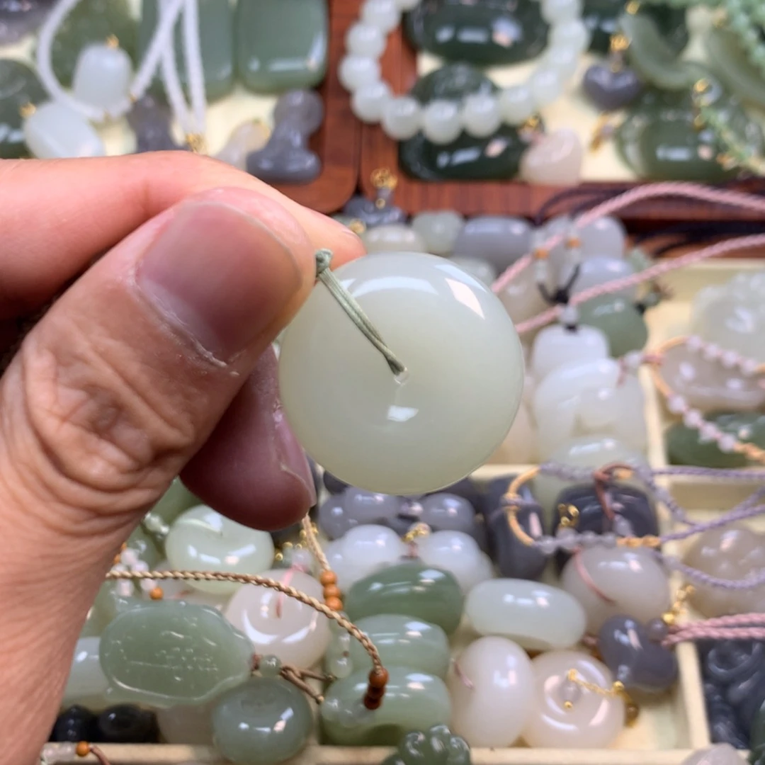 【闪购商品】和田玉未镶嵌颈饰飞*