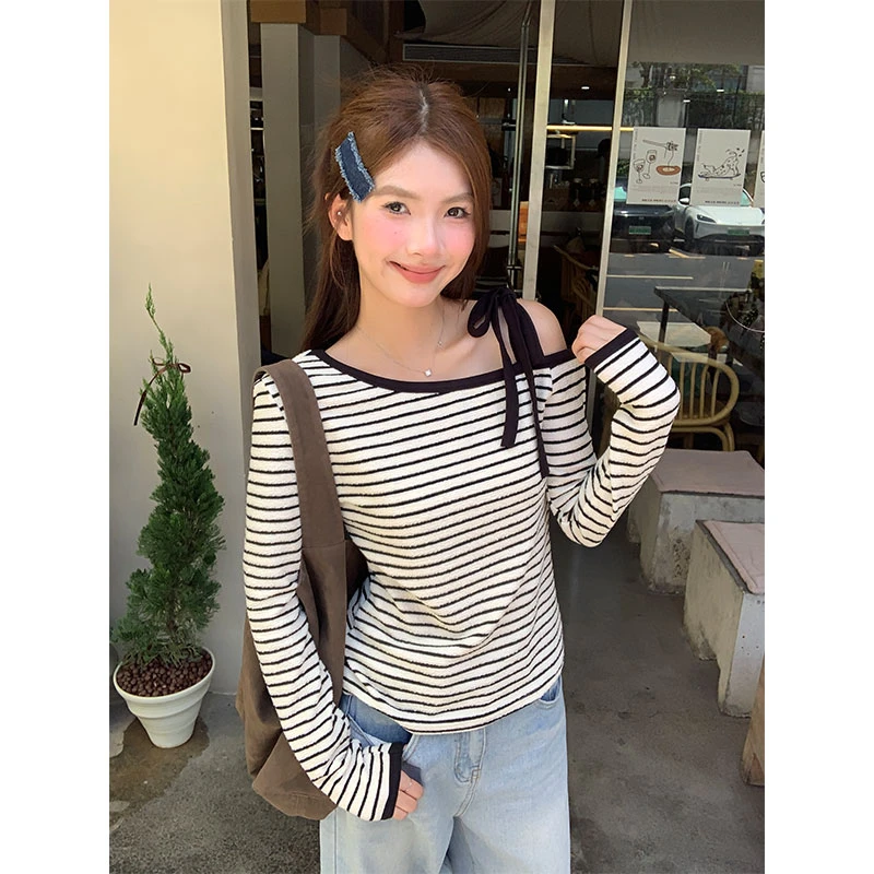 斜肩上衣女2025新款早秋外穿蝴蝶结短款绑带设计条纹露肩长袖t恤