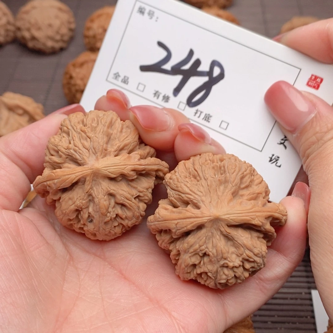 文玩核桃吊坠44大粗筋248