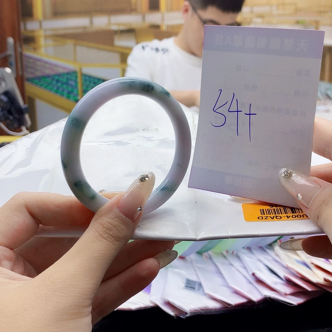 翡翠手镯未镶嵌000……