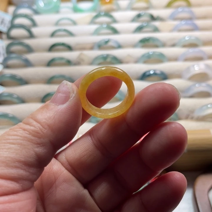翡翠未镶嵌戒指黄翡