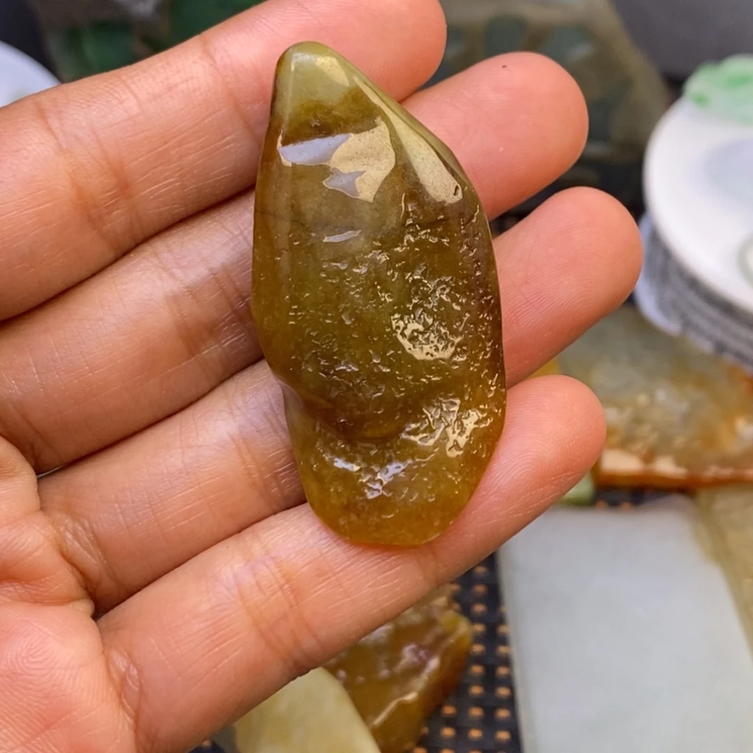 翡翠颈饰未镶嵌阳*翡翠