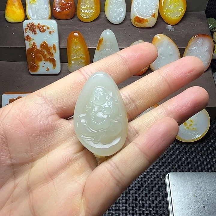 和田玉未镶嵌颈饰