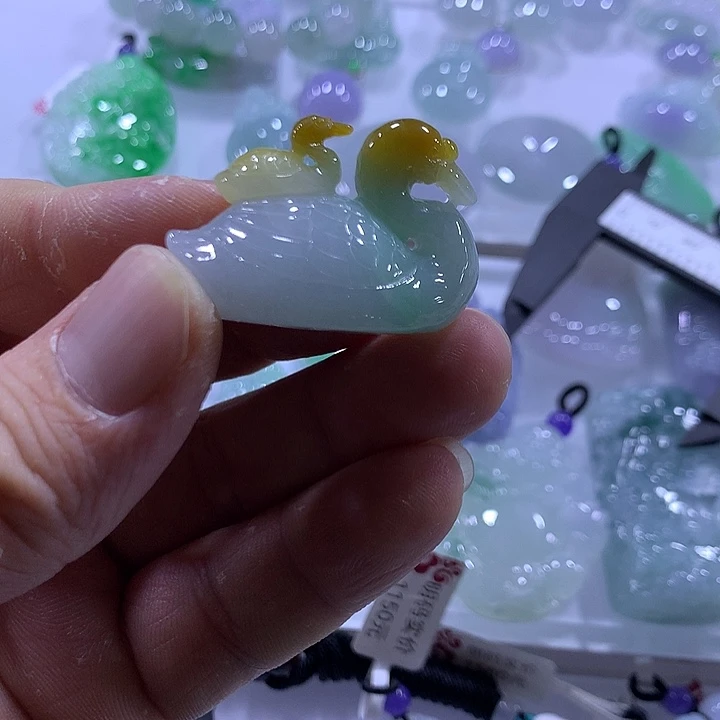 翡翠未镶嵌颈饰天然翡翠A货吊坠