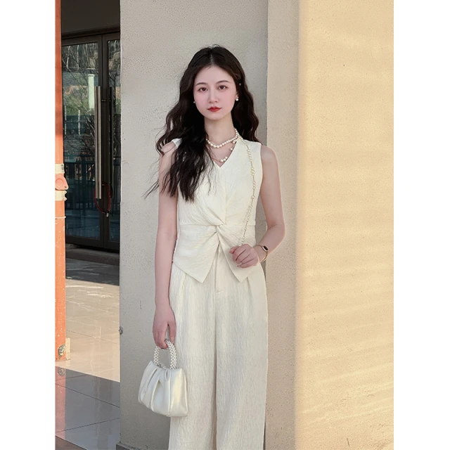 【珍珠贝之吻】小娜椒小个子收腰立体扭结设计v领马甲休闲套装女