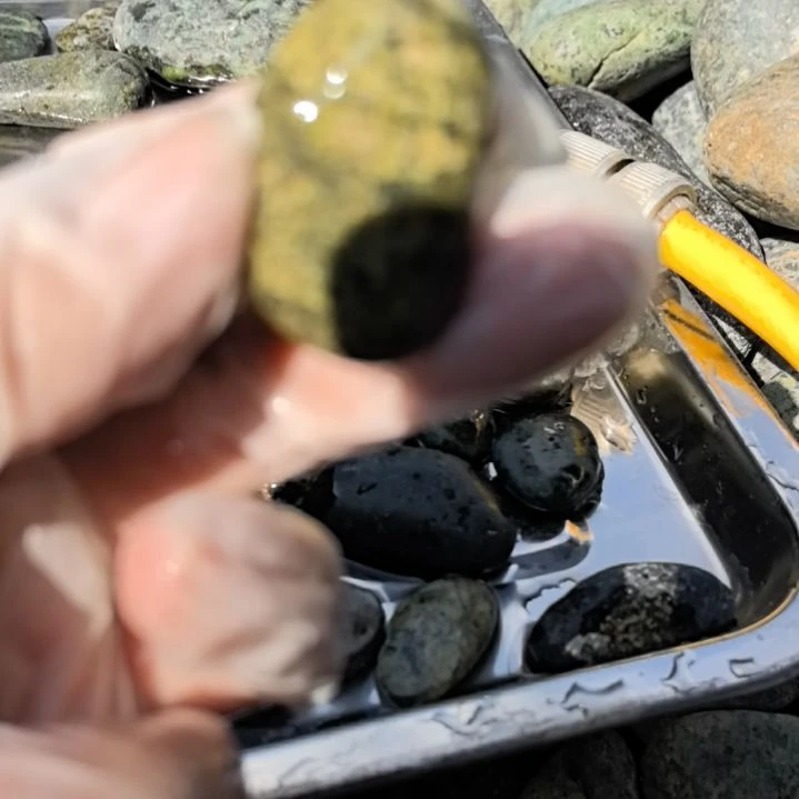 小***茱有机玻璃藏玉药王石原石手把件