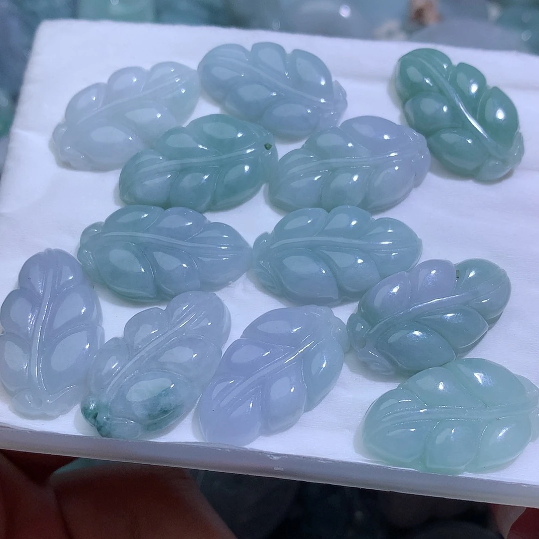 翡翠未镶嵌颈饰发1个