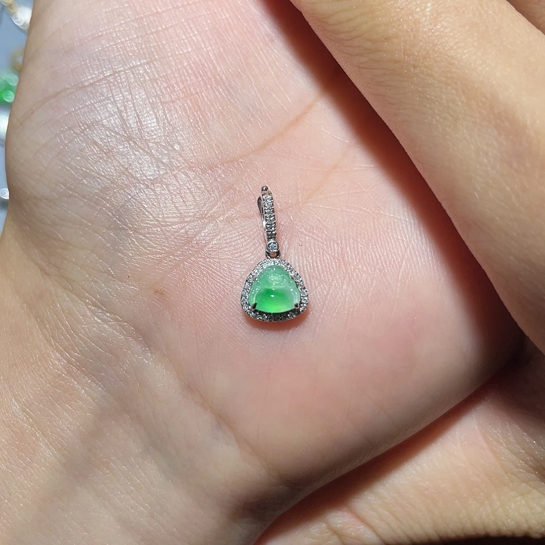 是***～翡翠18K金镶嵌吊坠(不含链)